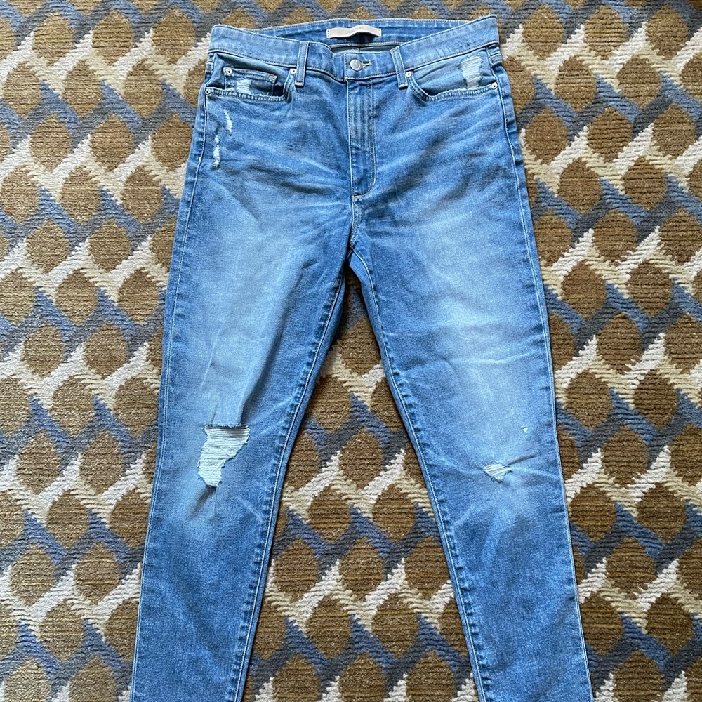 JOE’s The Charlie Ankle cut hem. Size 30